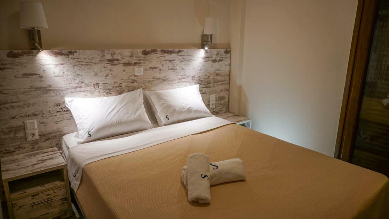 Sinodinos Deluxe Apartments Афітос Екстер'єр фото